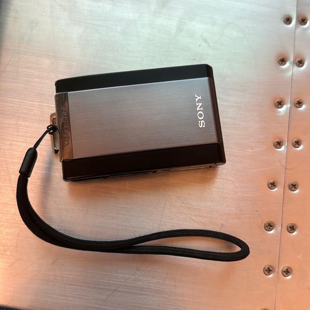Sony Cybershot DSCT300 10.1MP Digital Camera 5x Optical Zoom, Super Steady Shot